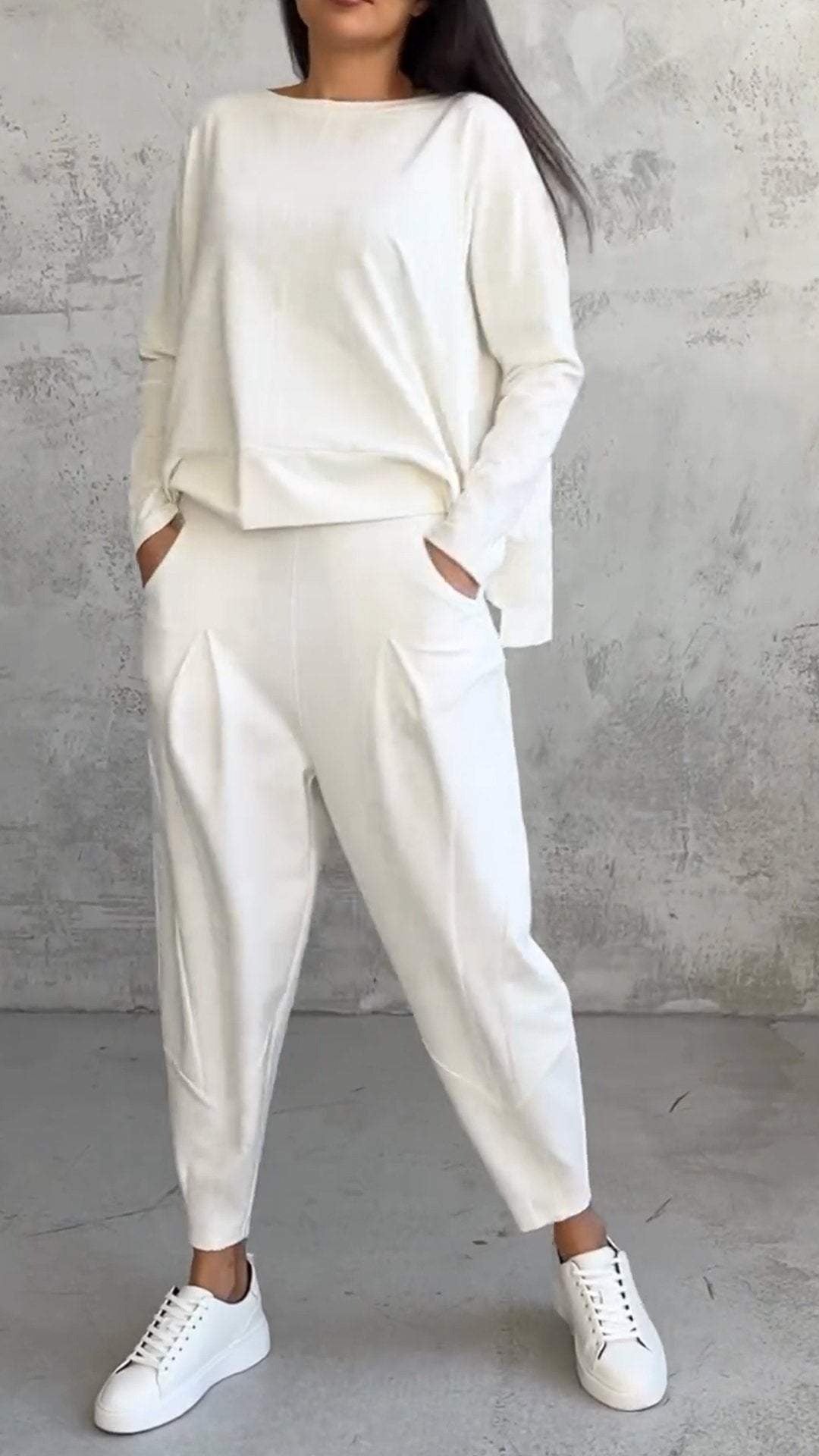 Jordinne - Leisure Suit with a Round Collar and Long Sleeves