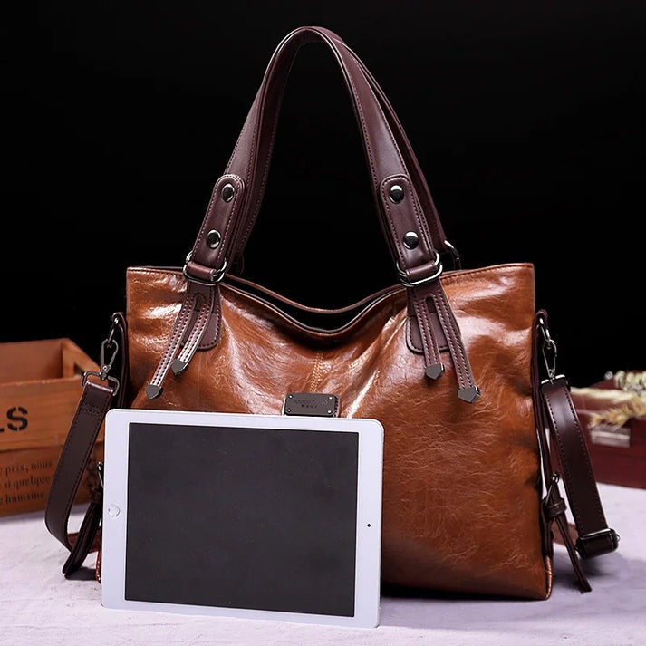 Augusta - Soft Leather Bag with Two Straps and Elegant Details