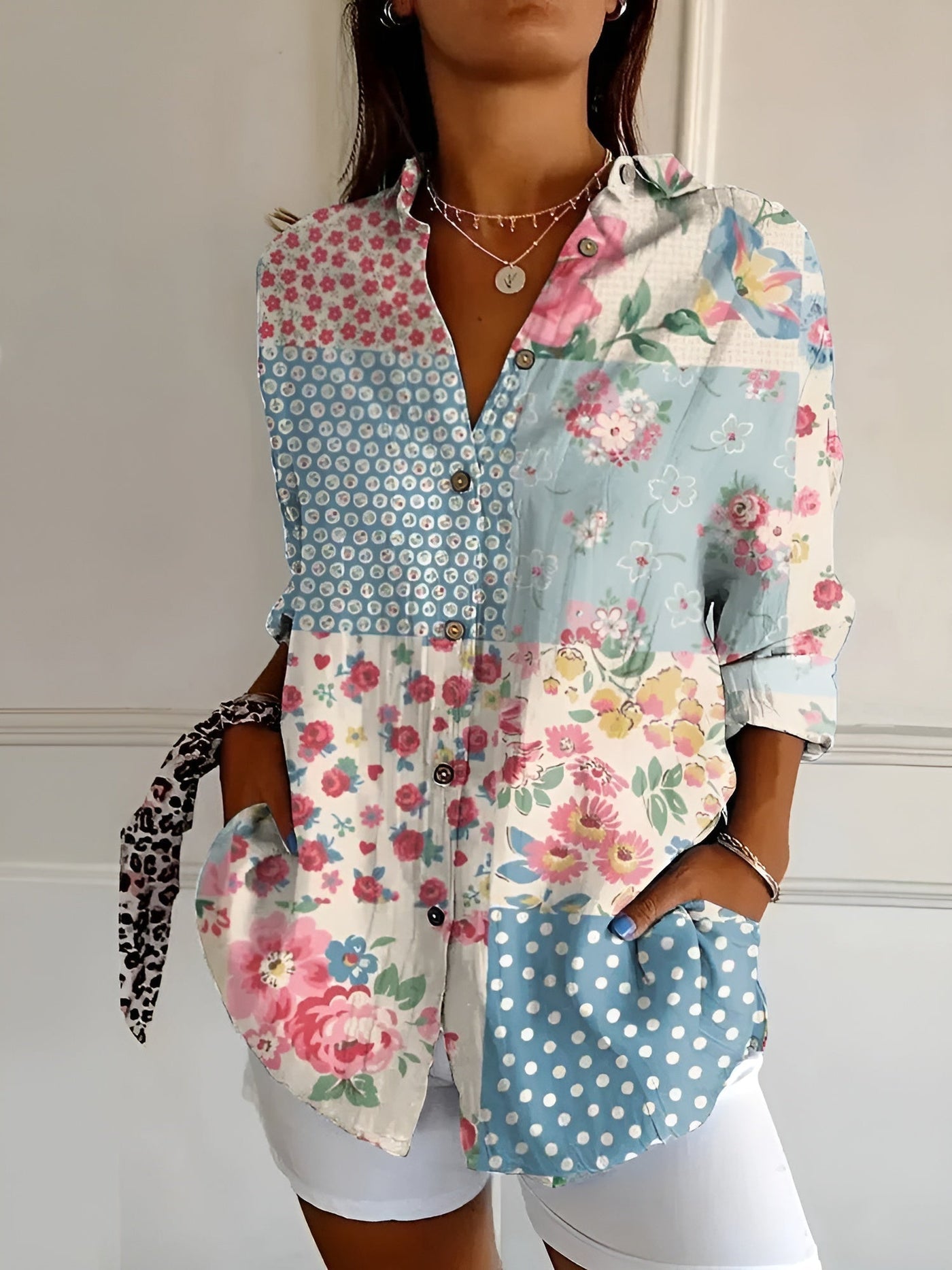 Malou - Blouse with Floral Pattern and Buttons