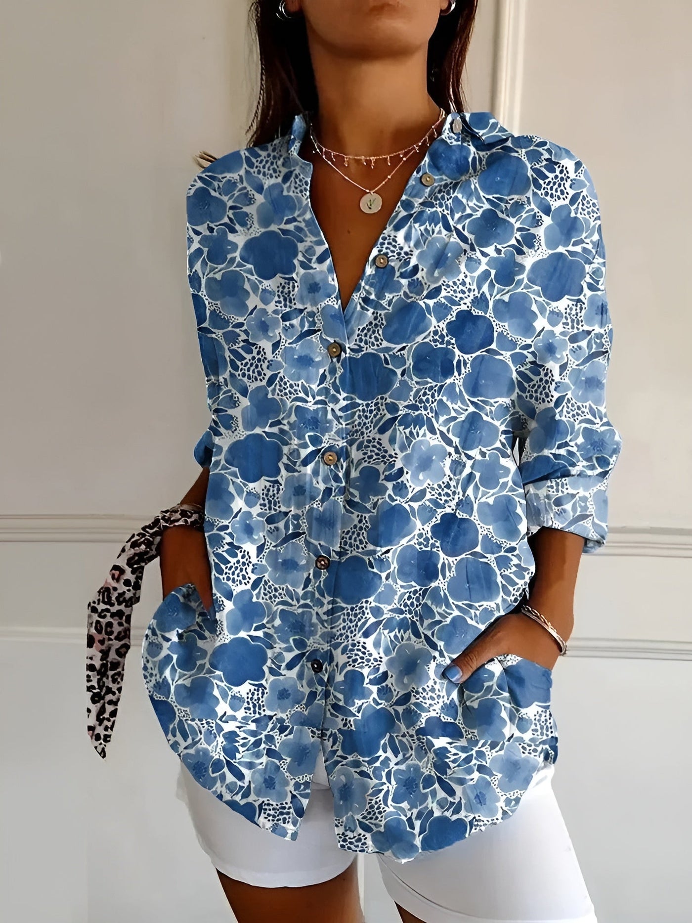 Malou - Blouse with Floral Pattern and Buttons