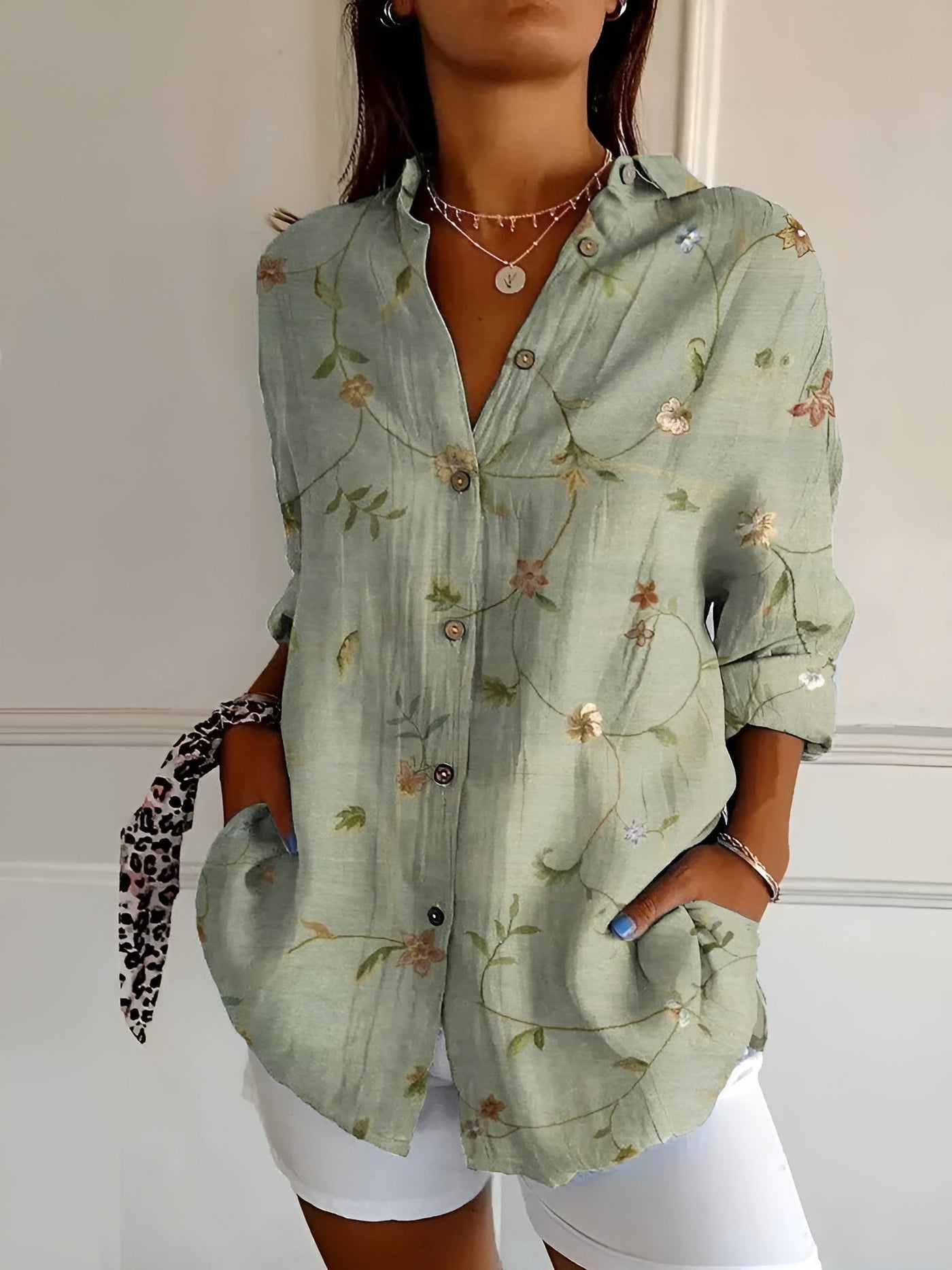 Malou - Blouse with Floral Pattern and Buttons